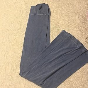 Blue Aerie offline flared legs, worn once, in great condition!!